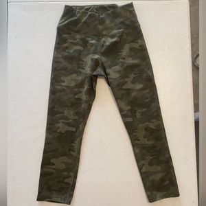 Women’s Danskin Camouflage Midcalf Leggings Size S